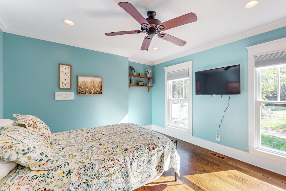 3 BR Home: Dog Friendly w/ Scenic Views & Pool