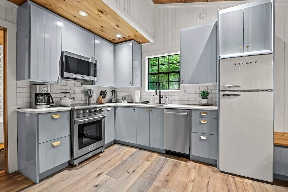 Smoky Mountains Honeymoon Cabin Dog Friendly