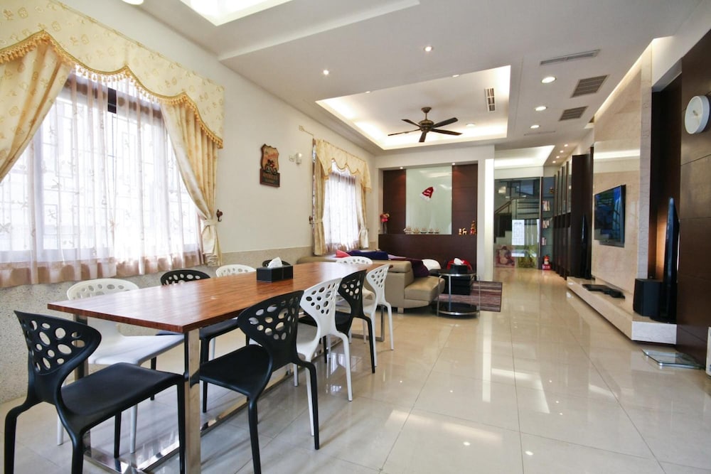 VV House