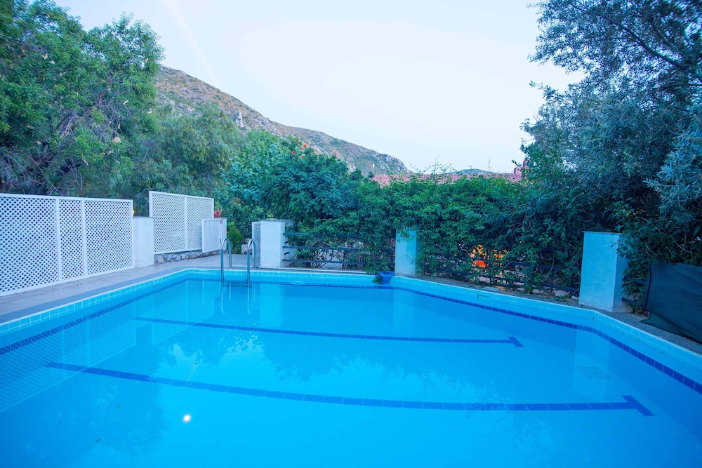 Cottage Villa Sogut view 3