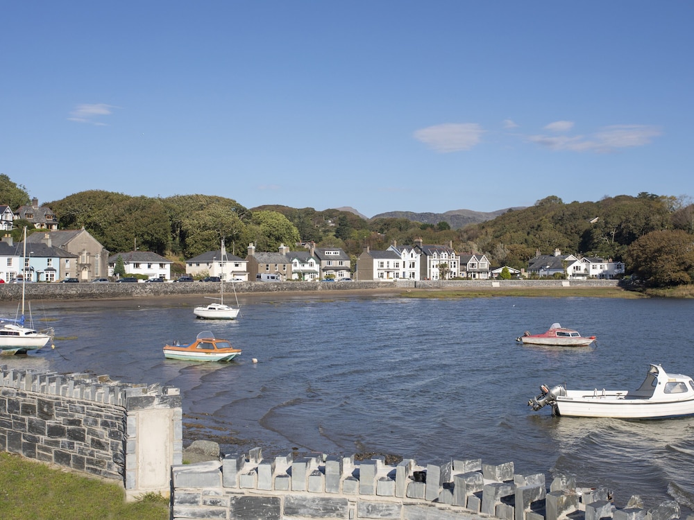 Gweldon - Anchor Deck