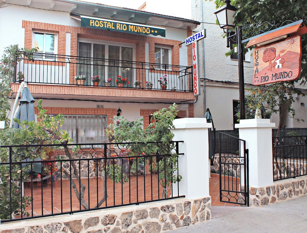 HOSTAL RÍO MUNDO