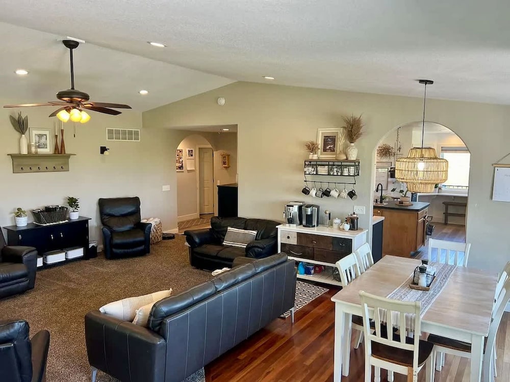 Black Hills Getaway With Hot Tub Game Room for 18