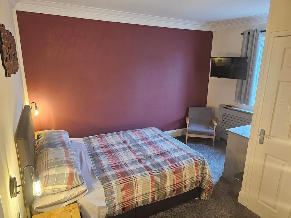 Tudor Lodge Hotel