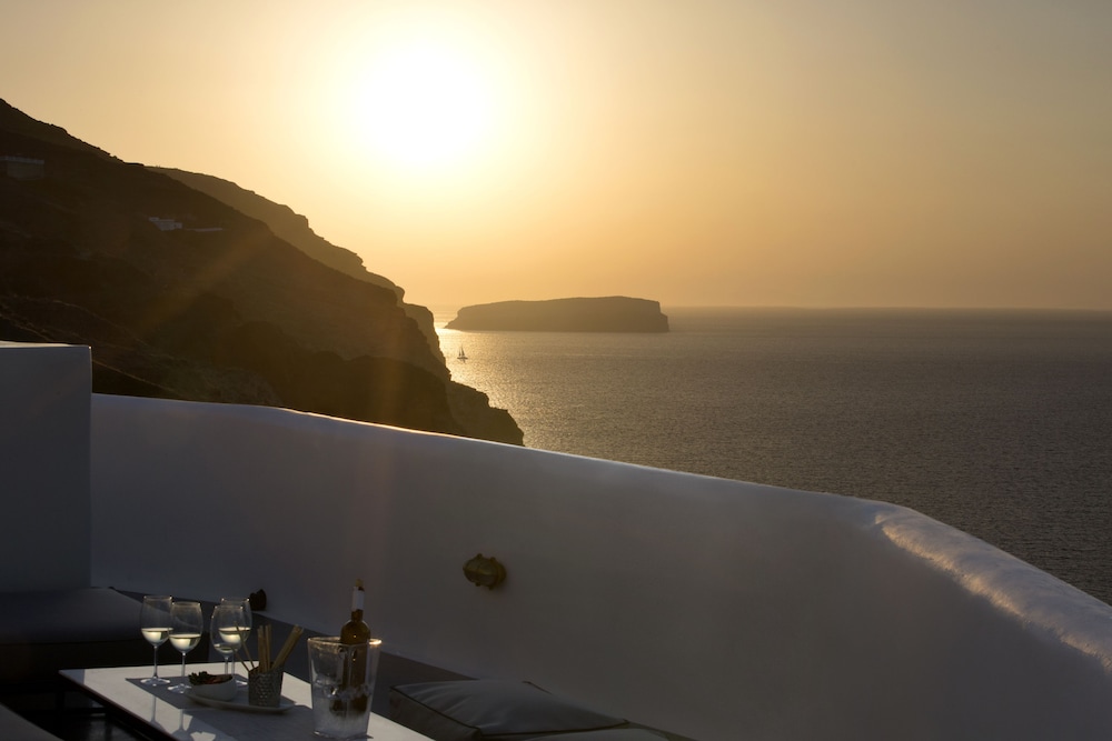 Akrotiri Cove