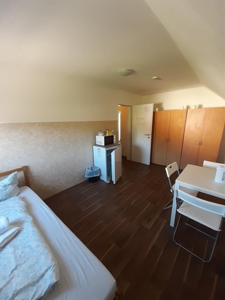 2-Rent Group Hostel Rooms&Apartments EVE168