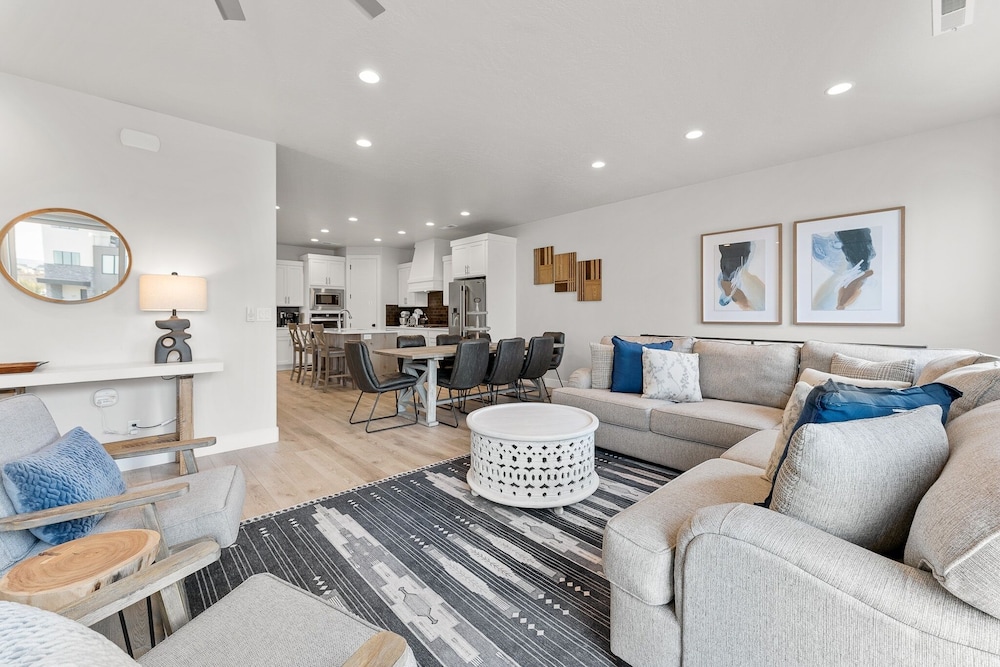 Tahitian Pearl 5 Bedroom Townhouse