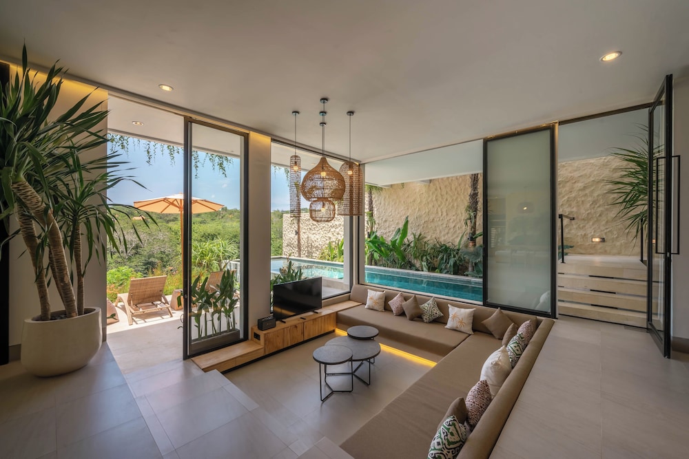 The Luminous Villa Uluwatu