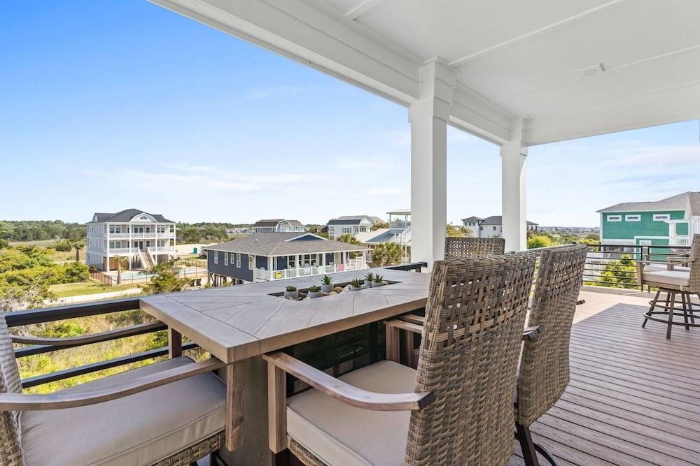 1040 Break / 1040 Ocean Blvd West 4 Bedroom Home by RedAwning