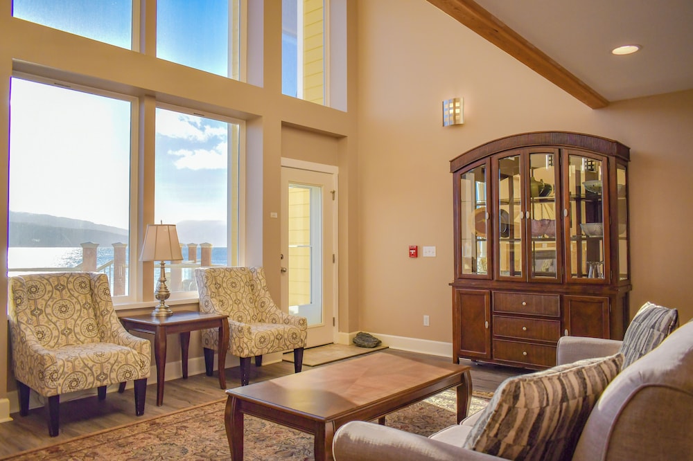 Lakeshore Lodges