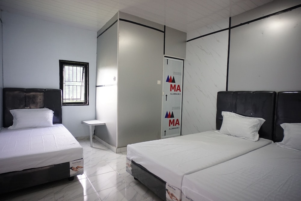 OYO 94903 Akasia Guesthouse