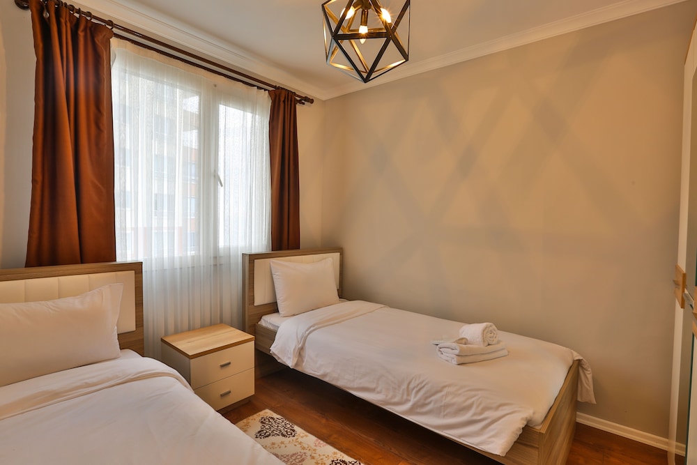 Royal Comfort Hotel — 4