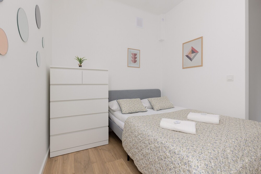 Sunny Studio Ochota by Renters view 4