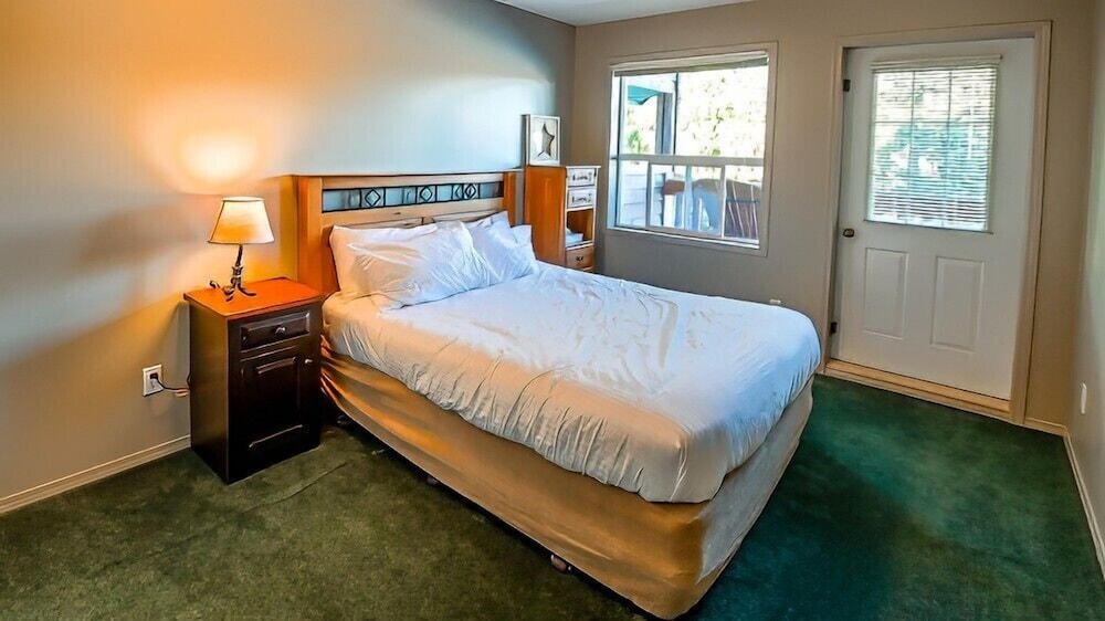 Polar Peak Lodges by Fernie Lodging CO - Image 3