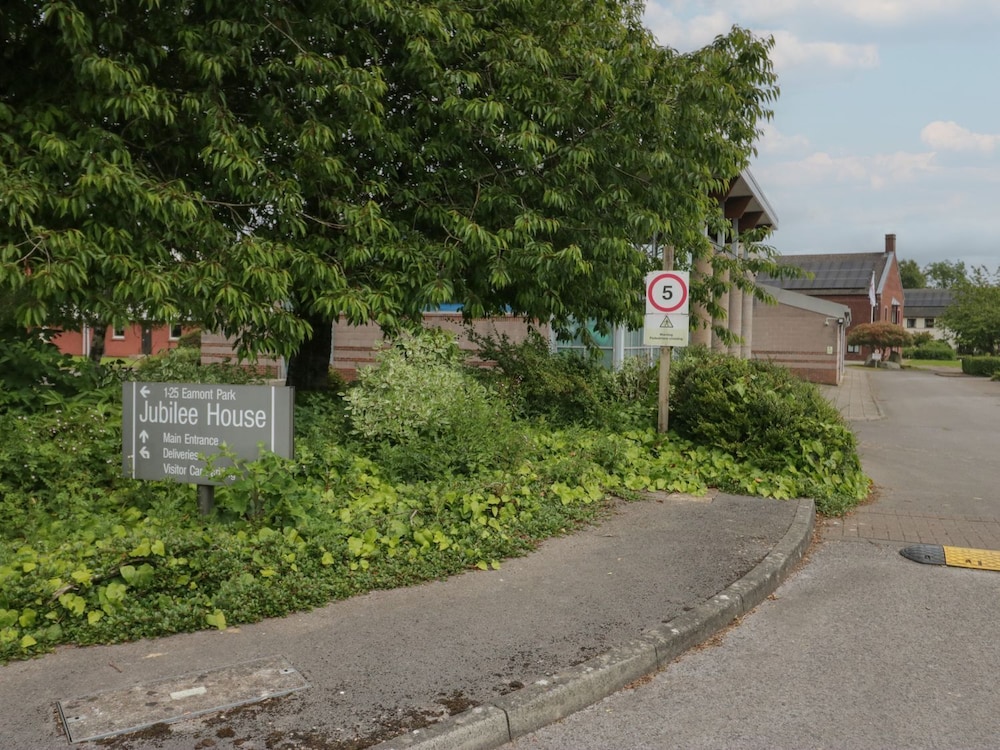 21 Eamont Park