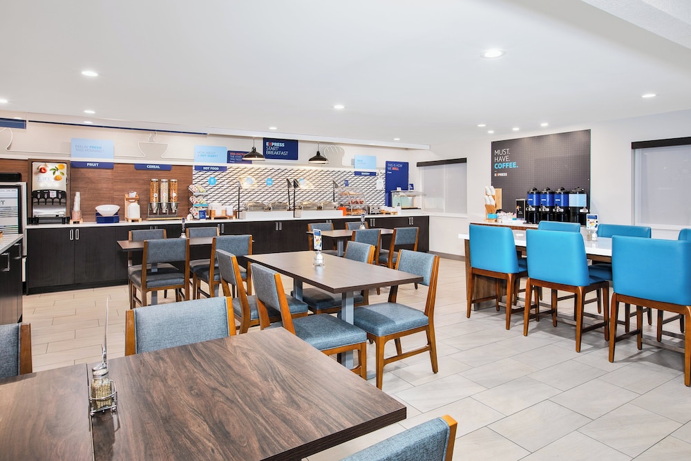 Holiday Inn Express Tuscola, an IHG Hotel - Property Image 6