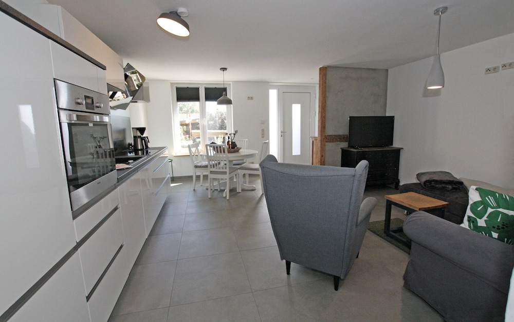 Luxuriose Ferienwohnung mit Terrasse, Wiek