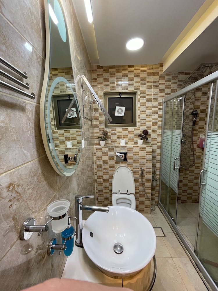 Al-burj Apart at 7th Circle 208