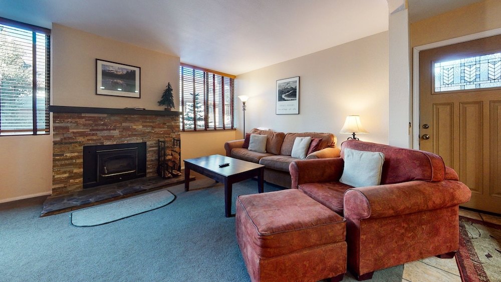 San Sierra 10 Updated Condo, with Complex Jacuzzi, Short Walk to The Village by RedAwning