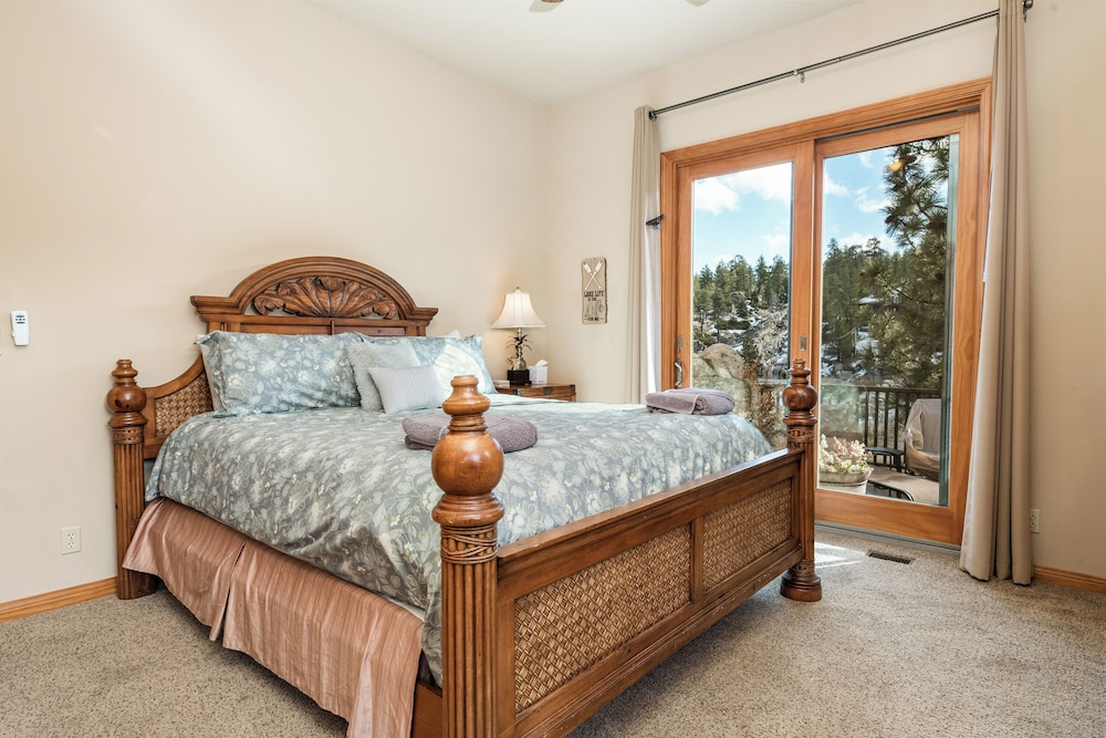Boulder Cove Lakefront Estate