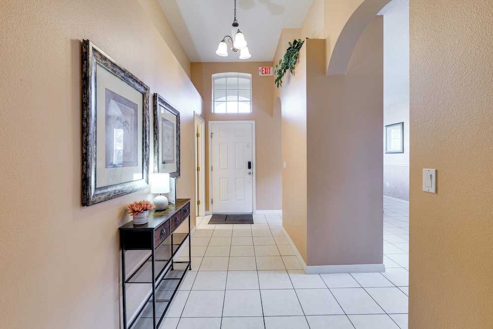 Lake Access & Lanai: Haines City Family Home!