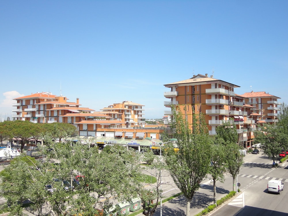 Beautiful Apartment Near the Beach for 6 Guests - by Beahost Rentals view 2