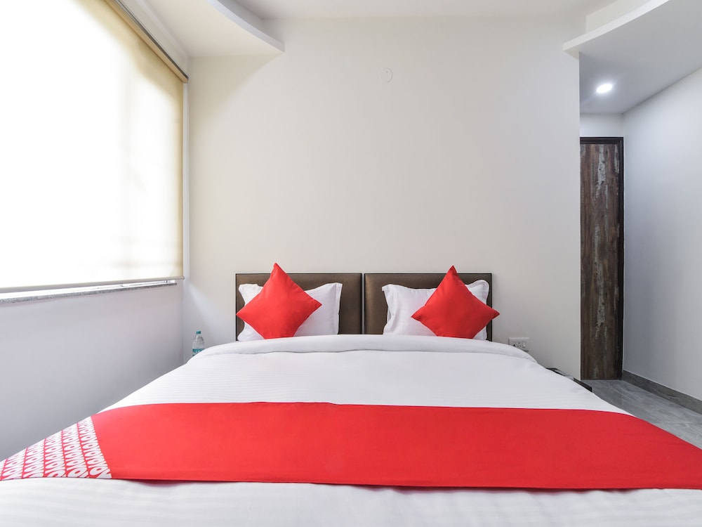 OYO 25086 Hotel Prince Plaza view 2