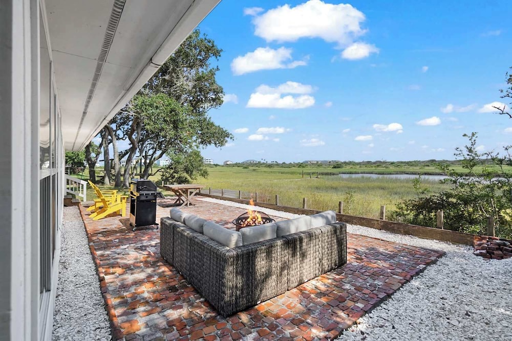 Waterfront Serenity Steps to Beach Fire Pit BBQ