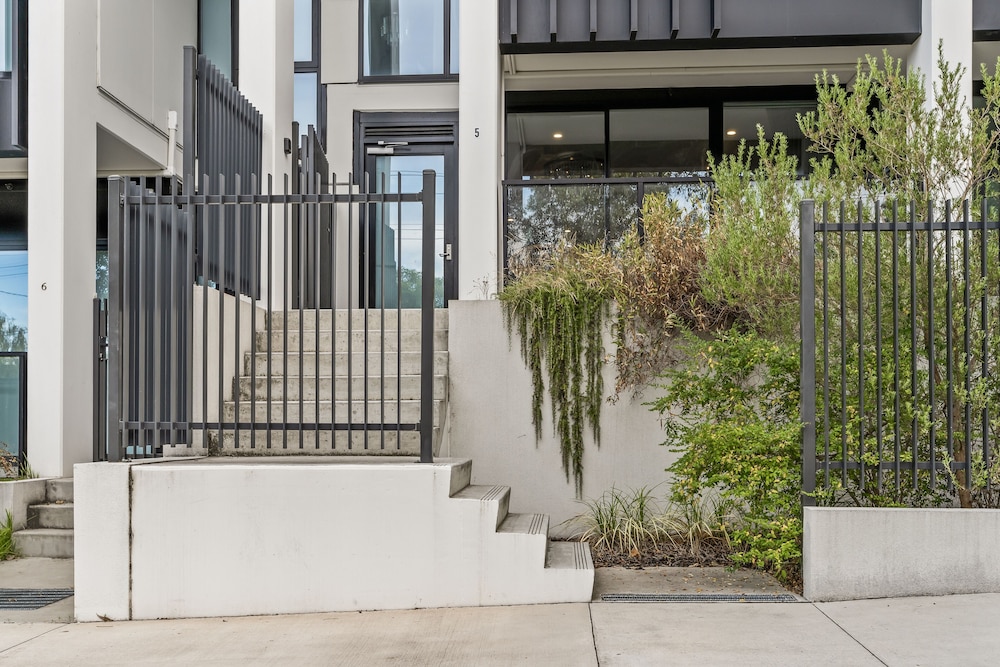 StayAU Modern Townhouse