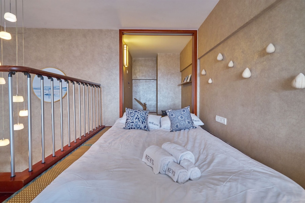 Summer Flower Apartment
