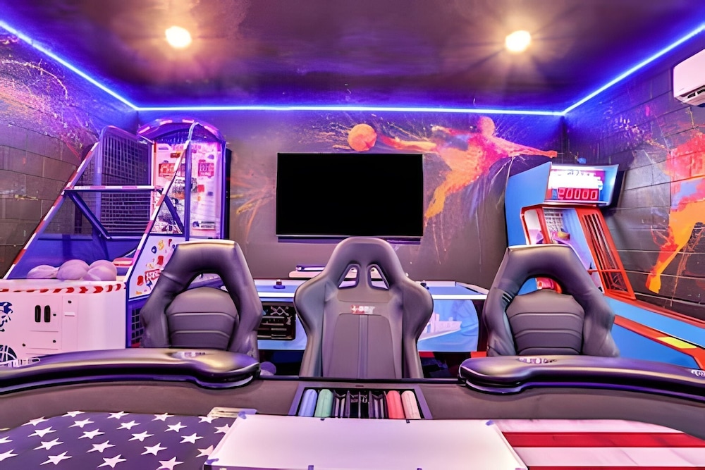 Reunion Luxury Villa w/ Lake View & Game Room