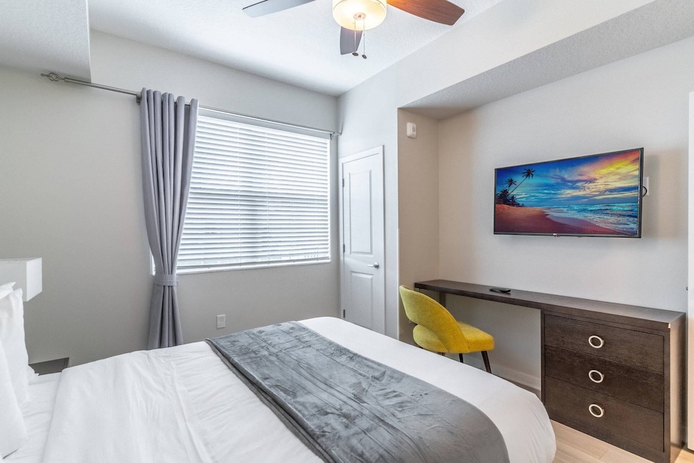 4001 Vista Cay