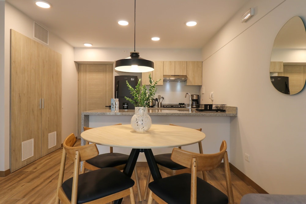 w Exceptional 2BR w Balcony in Miraflores