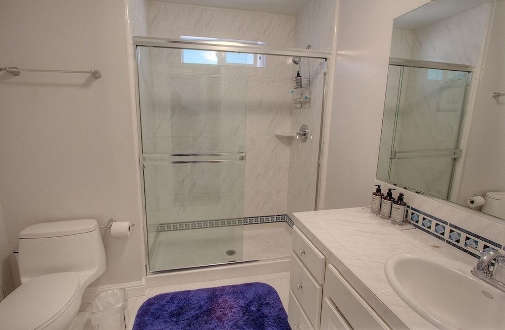 Lone Indian Lodge 3 Bedroom Home by RedAwning view 2
