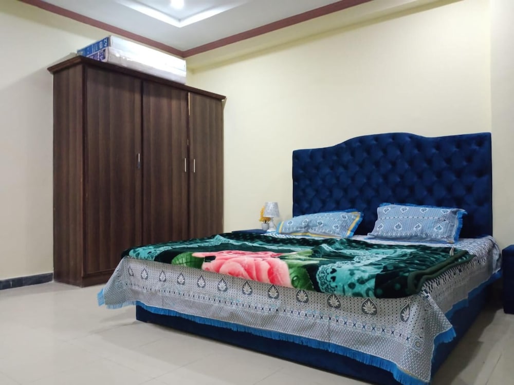 Lovely 2-bed Apartment in Rawalpindi view 3