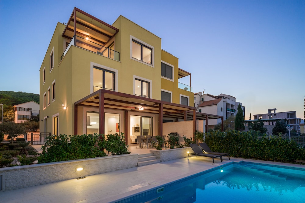 Acadia Beach Villas & Apartments, Slatine