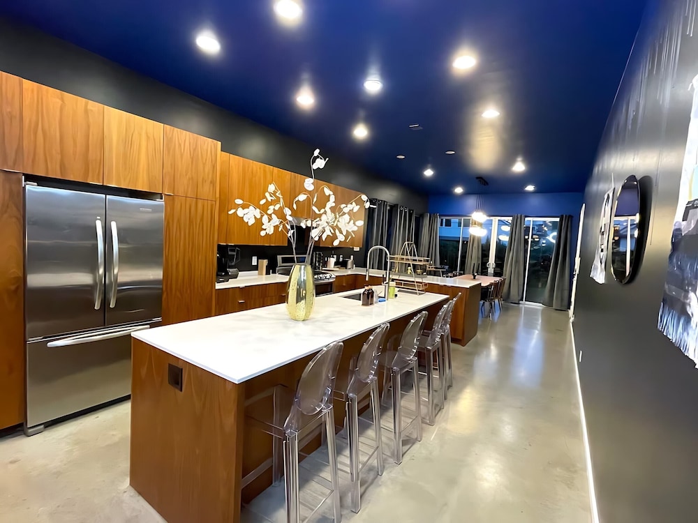 Ultimate 10br Group Getaway6min to Rainey Street