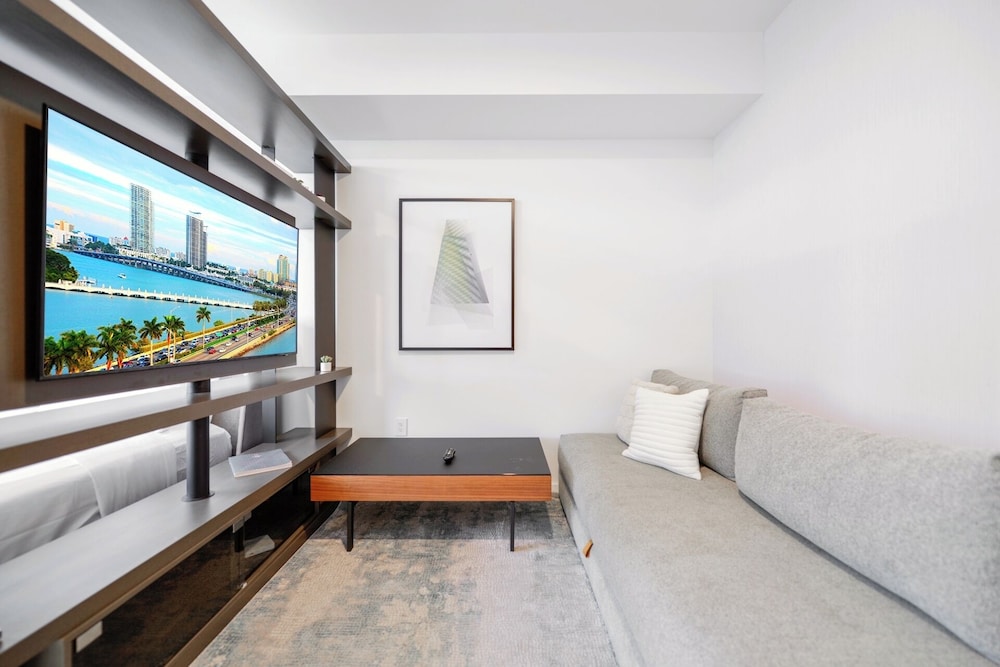 Studio With Bay Views In Downtown Miami