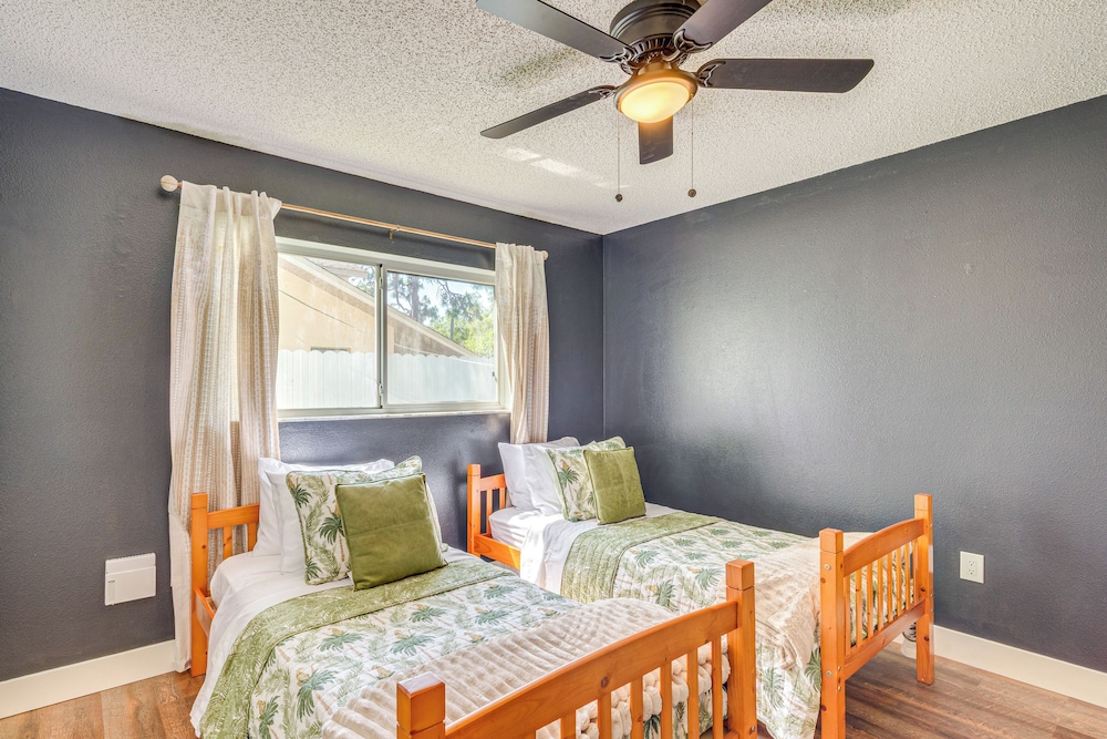 Private Pool & Lanai: Spring Hill Oasis