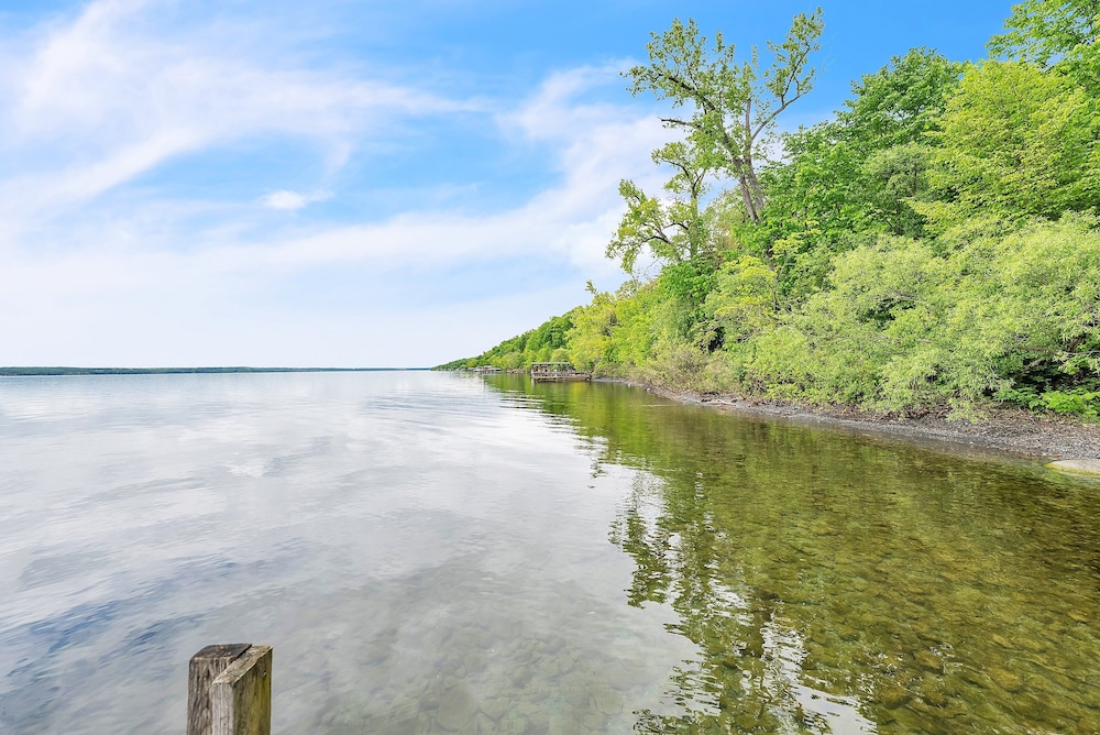 Peaceful Lakefront Getaway On Cayuga Lake 4 Bedroom Cottage