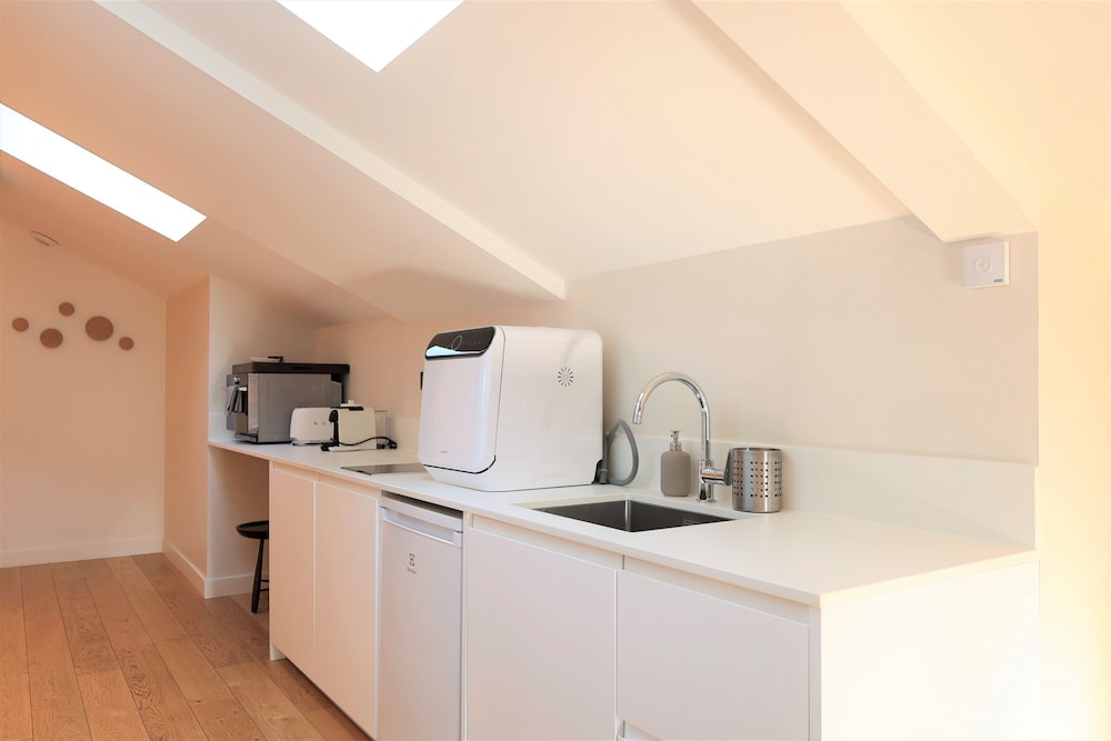 LES SUITES DU PORT by Le Saint Ferdinand