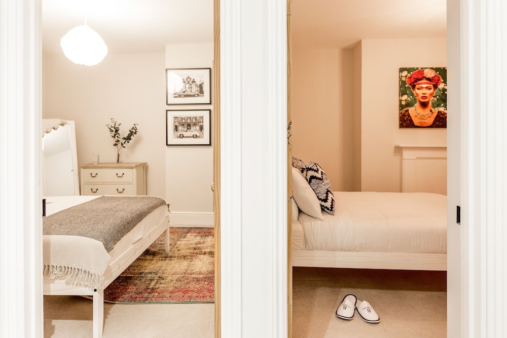 The Modern Classic - Contemporary & Elegant 3bdr Home