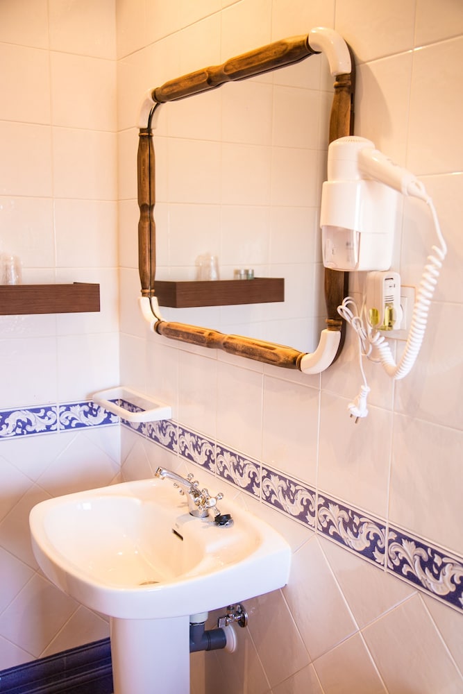 Hotel Restaurante Quintanares - Property Image 3