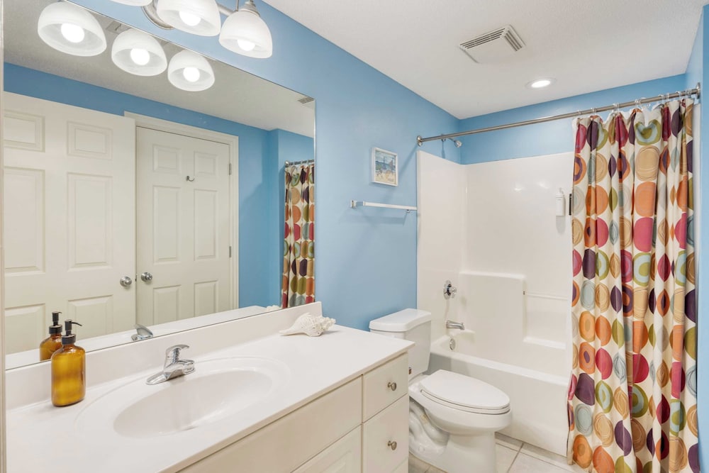 Sea Spray by Avantstay Beachfront Condo