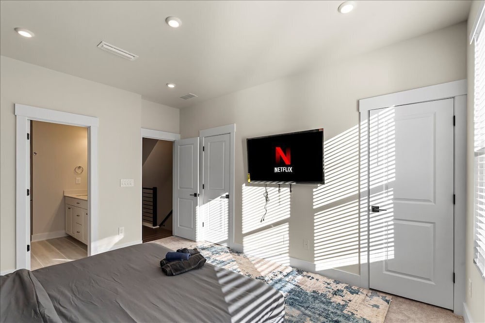 3BR King Townhouse Rooftop in Uptown CLT