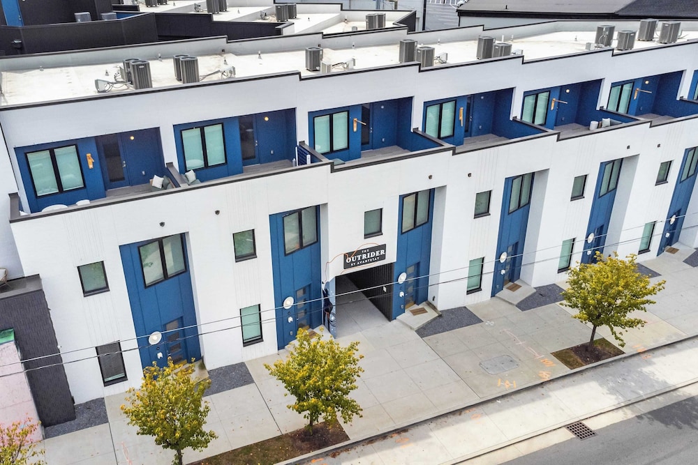 Outrider Buyout- 3 Units by Avantstay Sleeps 36
