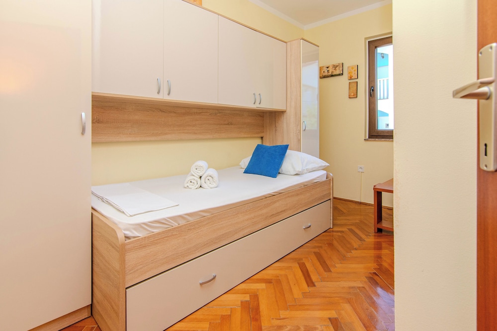 Holiday home Suric