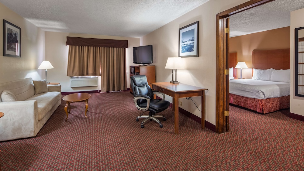 St. Charles Vacations - Best Western Inn of St. Charles - Property Image 17