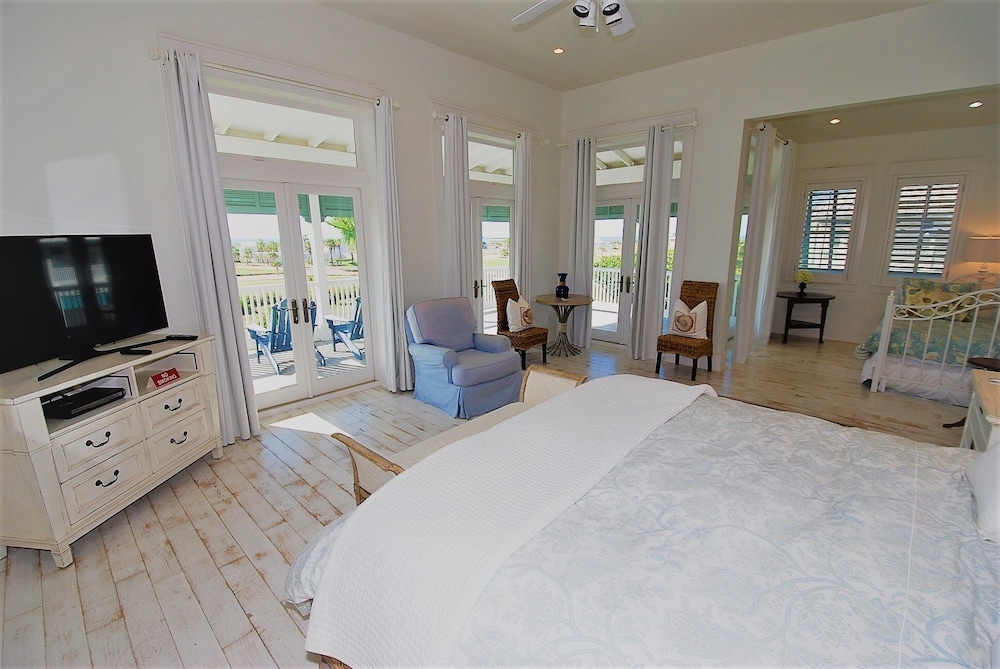 Bella Casa - Private House With Hot Tub 4 Bedroom Home by RedAwning
