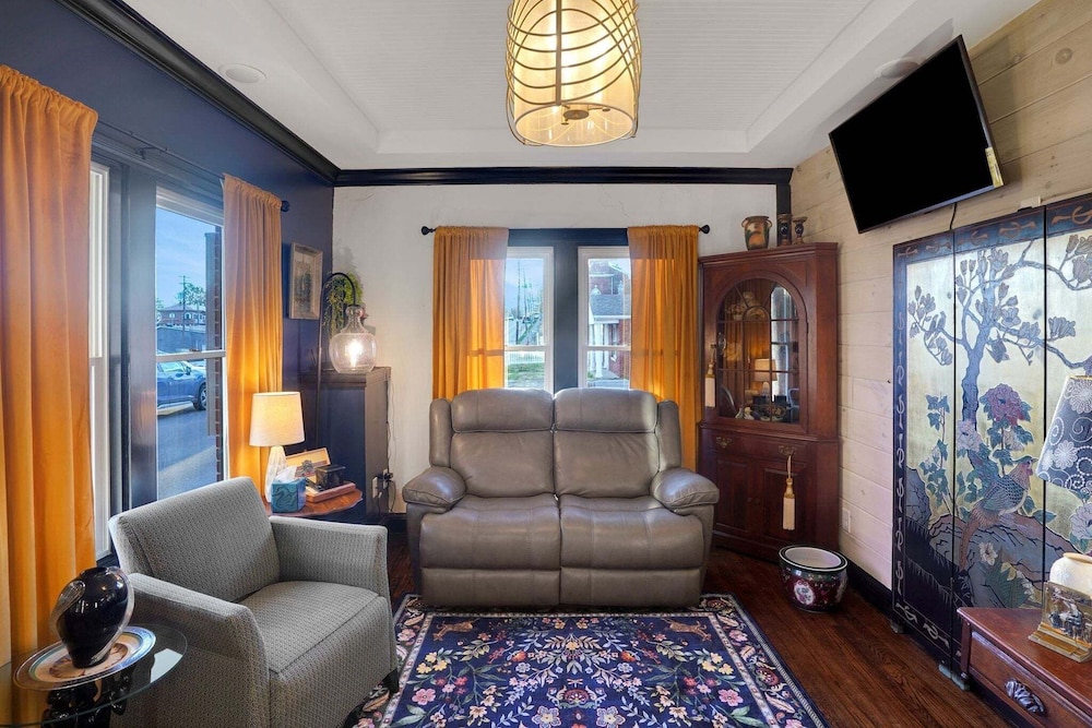 Historic 1920s Stay, Columbia House Unit A 1 Bedroom Apts